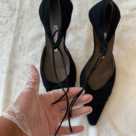 Vintage Manolo Blahnik Black Suede Pumps w/Ankle Strap, Approximate Size 10.5! - Picture 8 of 11